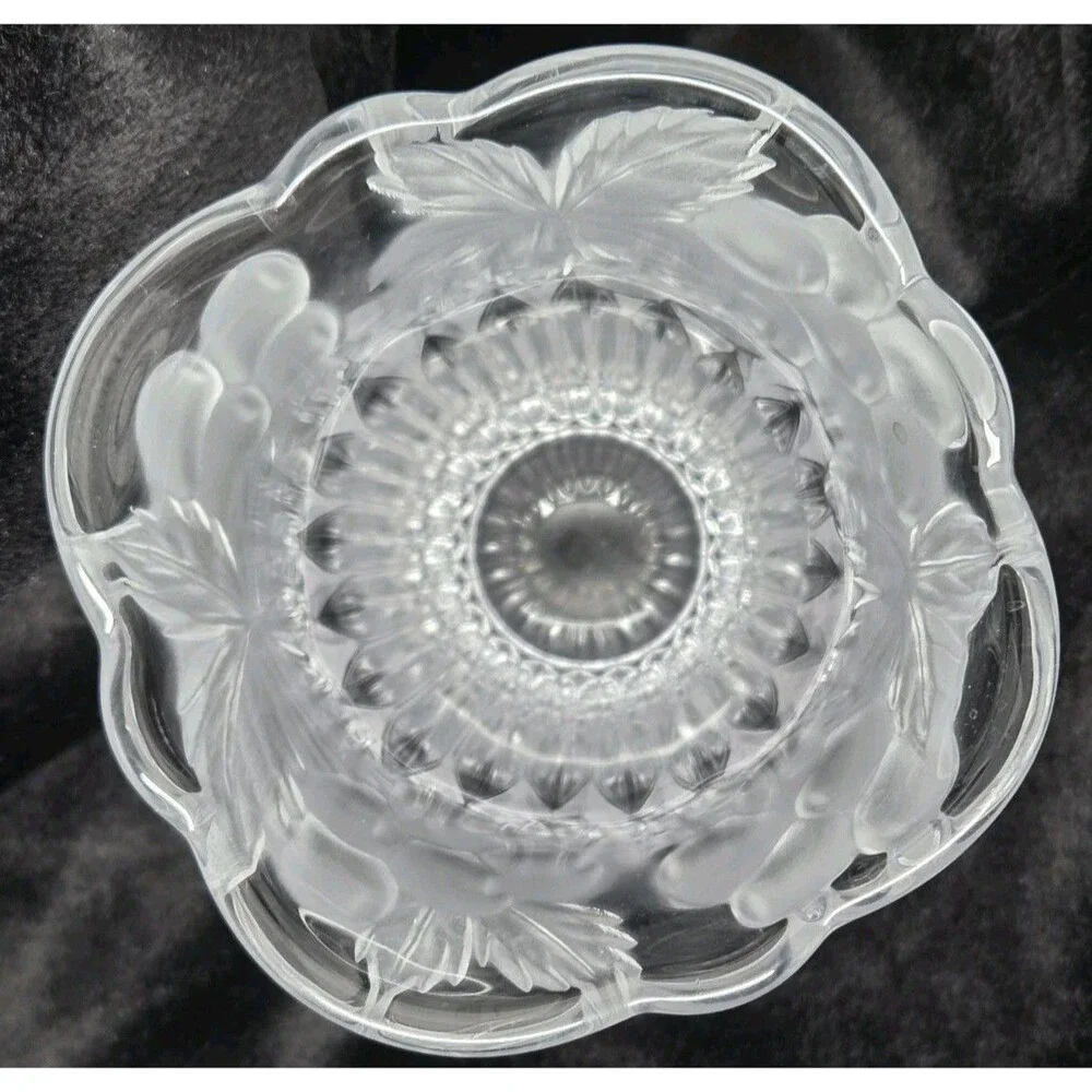 Mikasa Crystal Glass Vase Frosted Embossed Grape Vine Scalloped